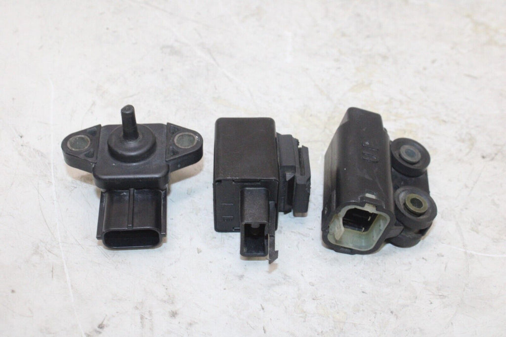 98-06 Yamaha Yzf R1 Oem Turn Signal Blinker Relay Switch W Tip And Map Sensor