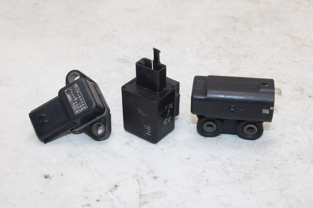98-06 Yamaha Yzf R1 Oem Turn Signal Blinker Relay Switch W Tip And Map Sensor