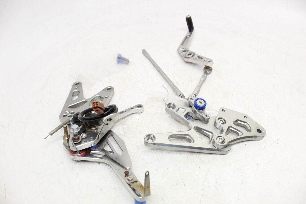 2005 Yamaha Yzf R1 Right Left Rearsets Rear Set Driver Foot Pegs