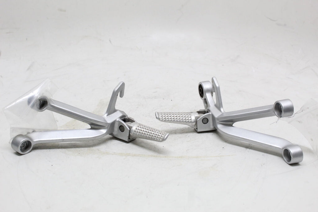 2003 2004 Suzuki Gsxr1000 Rear Back Passenger Peg Set Pair