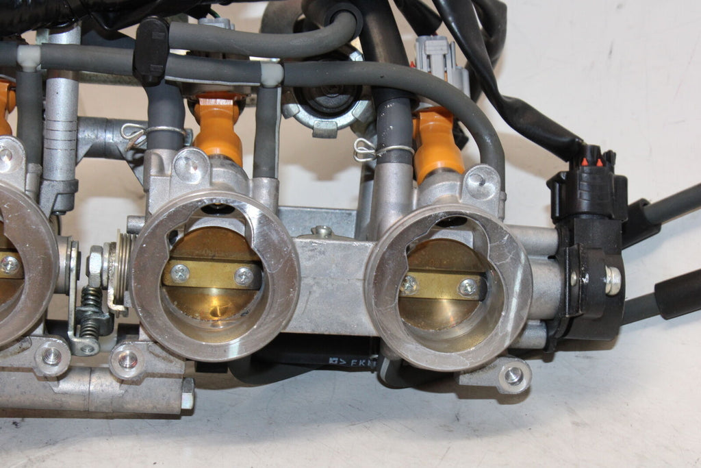 2010 Yamaha Fz6R Main Fuel Injectors / Throttle Bodies