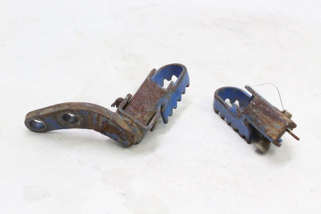 1992 Suzuki Ds80 Left Right Foot Rests Pegs Oem