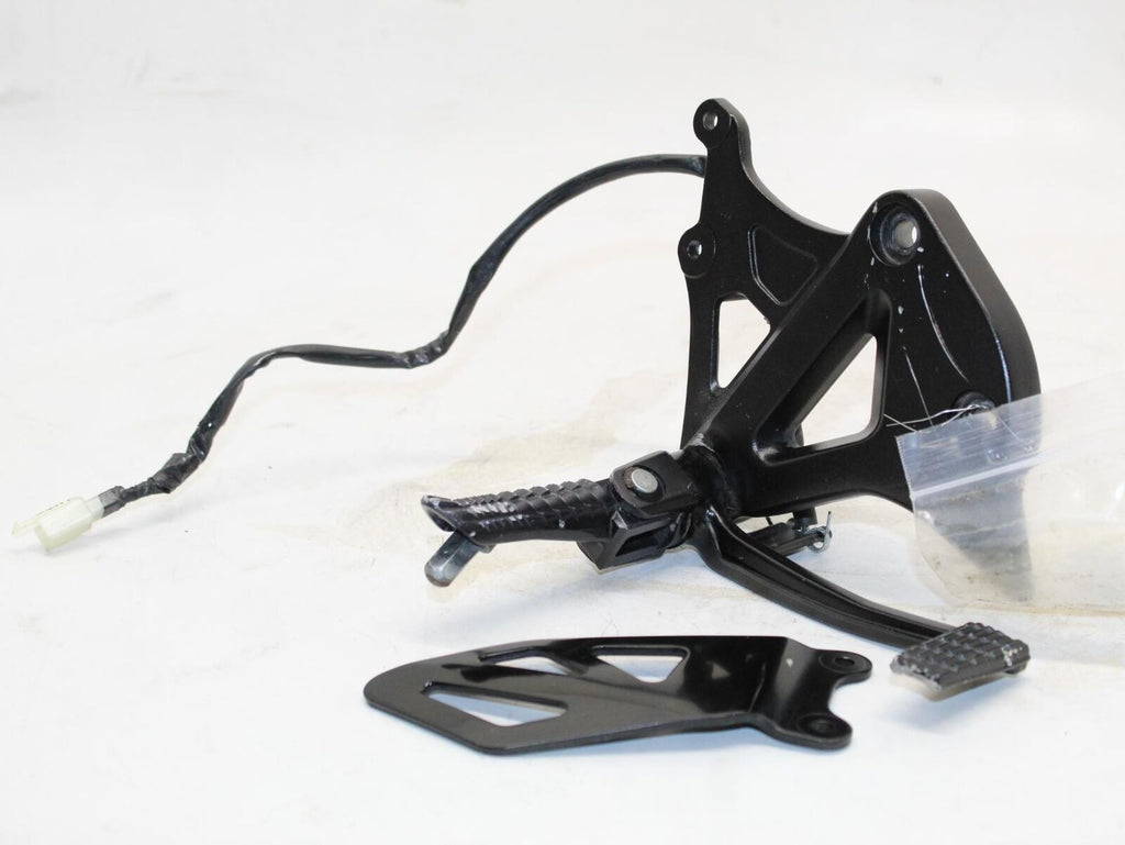 2018 Suzuki Gsxr1000R Right Rearset Rear Set Driver Foot Peg Rest Stop