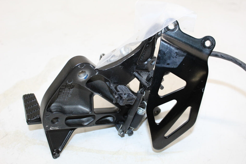 2018 Suzuki Gsxr1000R Right Rearset Rear Set Driver Foot Peg Rest Stop