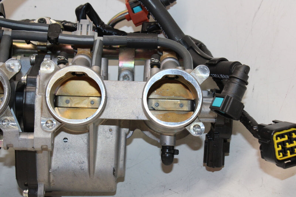 2009 Yamaha Yzf R6 Main Fuel Injectors / Throttle Bodies