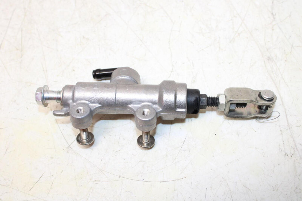 2011 Suzuki Gsxr750 Rear Back Brake Master Cylinder With Reservoir