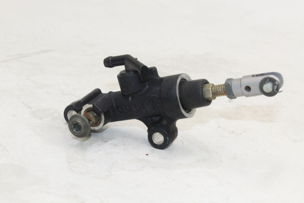 2004-06 Yamaha Yzf R1 Rear Back Brake Master Cylinder 5Sl-2583V-00-00 Oem