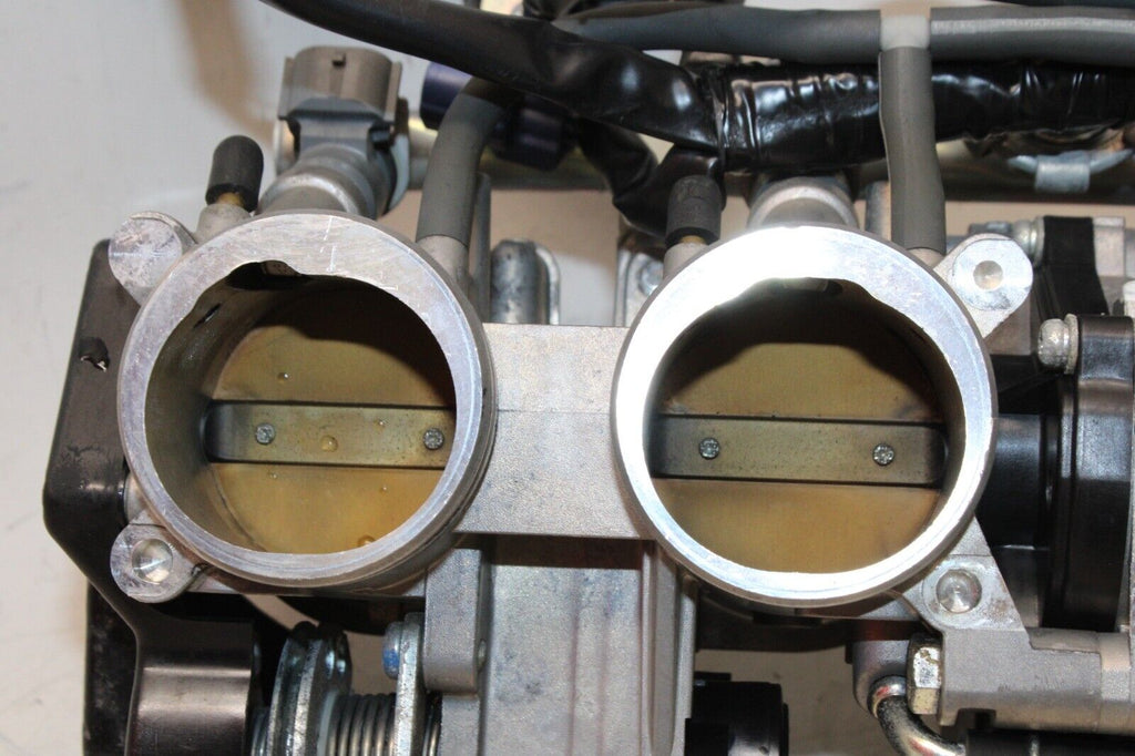 2008 Yamaha Yzf R1 Oem Main Fuel Injectors / Throttle Bodies