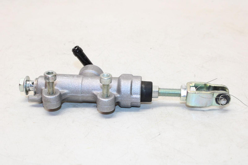 2019 Suzuki Gsxr250R Rear Back Brake Master Cylinder With Reservoir