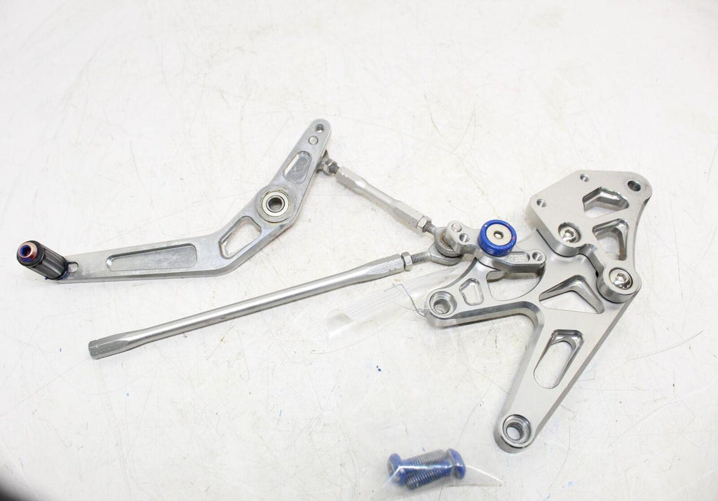 2005 Yamaha Yzf R1 Right Left Rearsets Rear Set Driver Foot Pegs