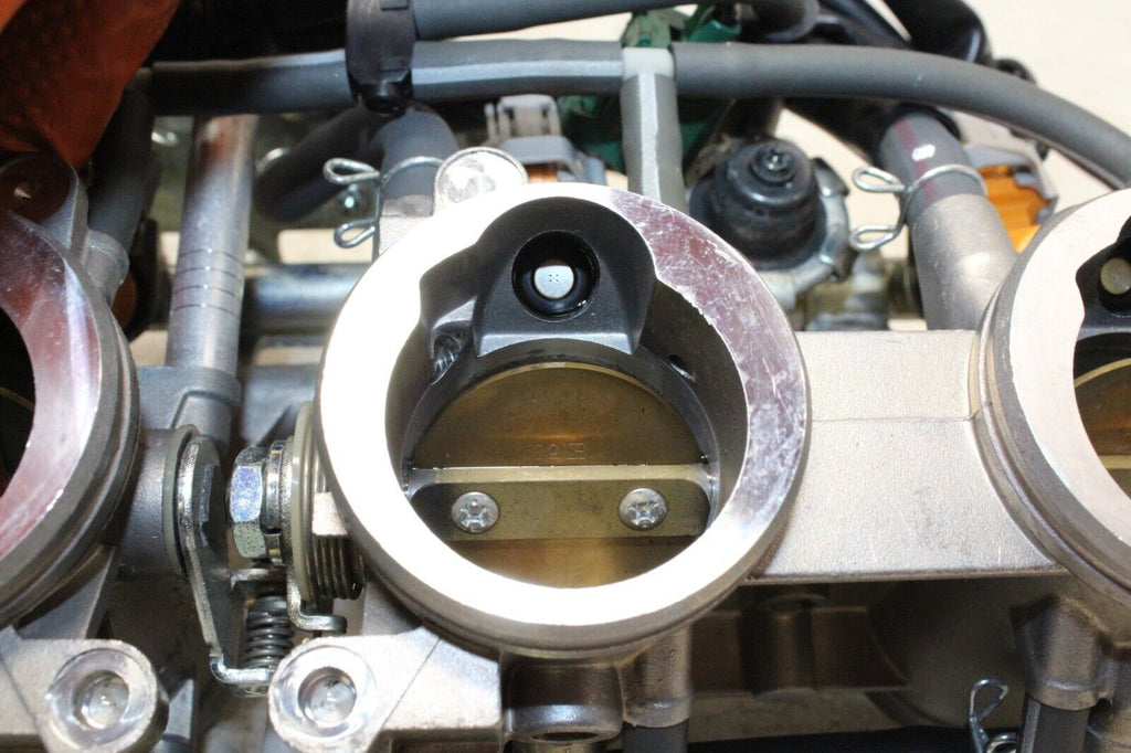 04-09 Yamaha Fz6 Oem Main Fuel Injectors / Throttle Bodies