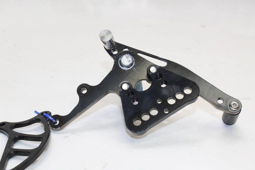 2005-06 Suzuki Gsxr1000 Right Rearset Rear Set Driver Foot Peg Rest Stop