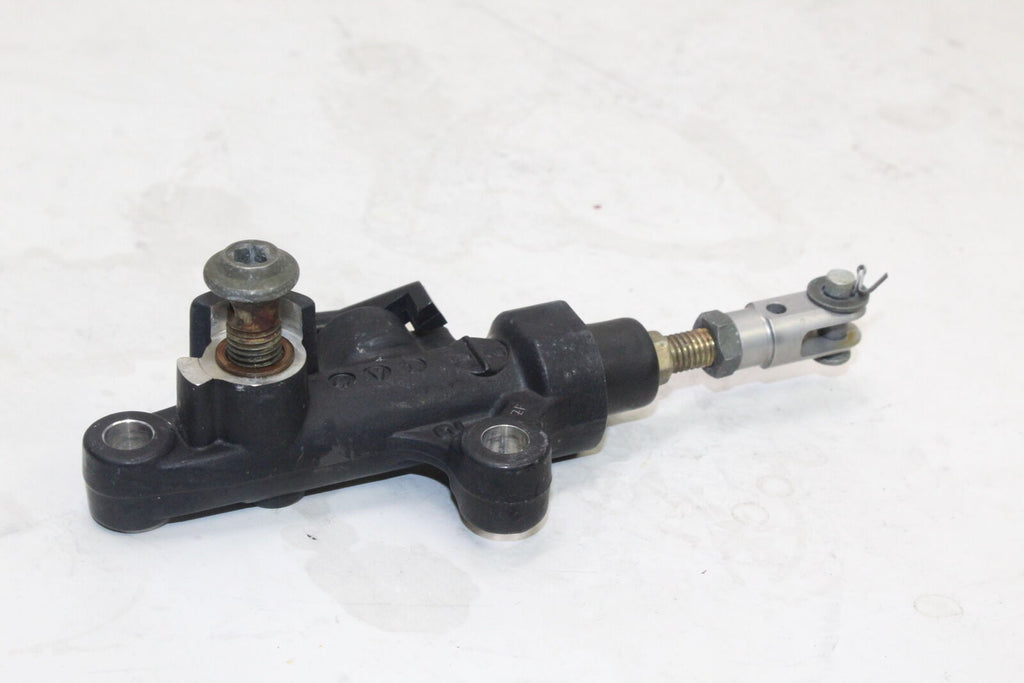 2004-06 Yamaha Yzf R1 Rear Back Brake Master Cylinder 5Sl-2583V-00-00 Oem