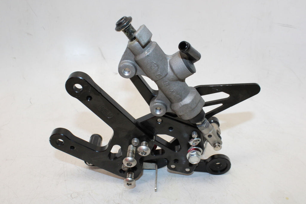 2009 Yamaha Yzf R6 Right Left Rearsets Rear Set Driver Foot Pegs Arashi