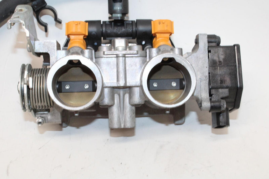 2015 Honda Cbr500R Main Fuel Injectors / Throttle Bodies