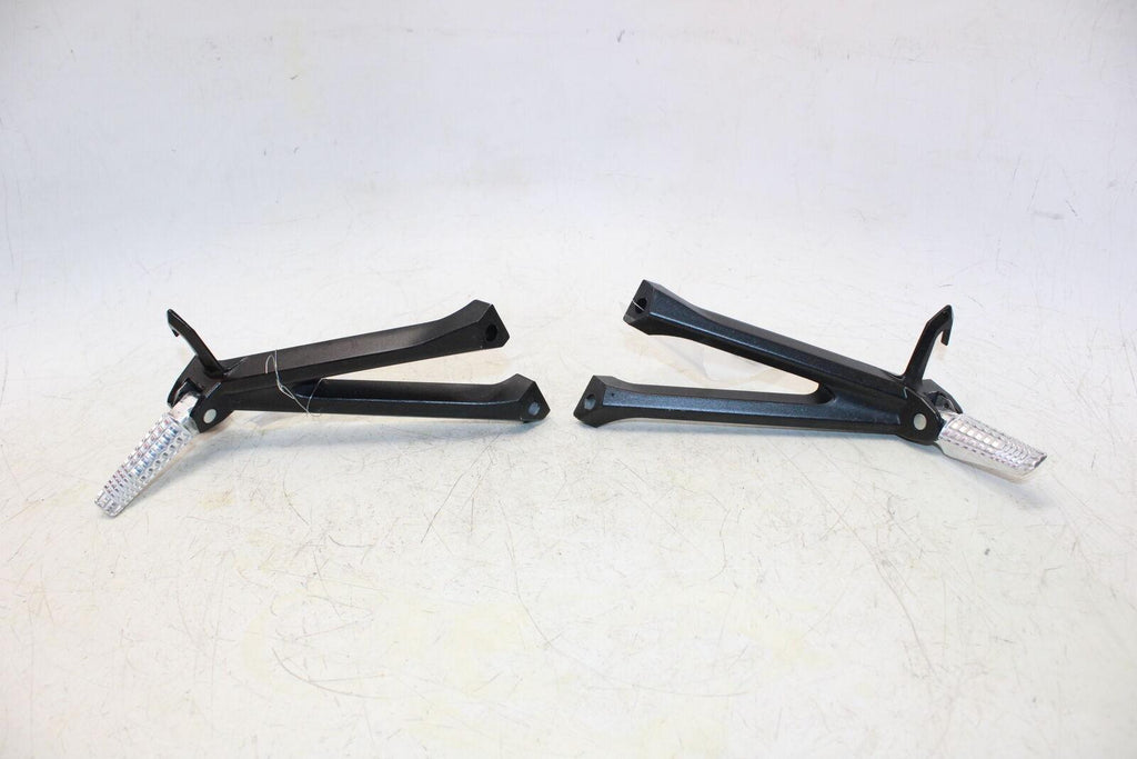 2011 Suzuki Gsxr750 Rear Back Passenger Peg Set Pair