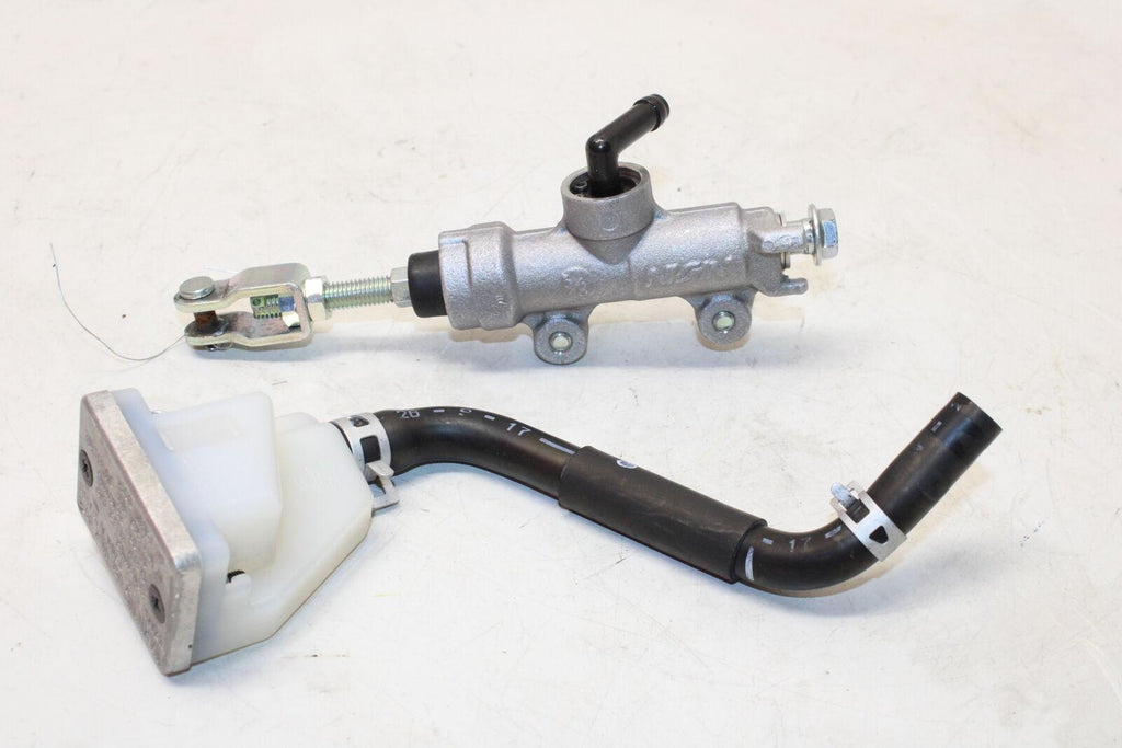 2019 Suzuki Gsxr250R Rear Back Brake Master Cylinder With Reservoir