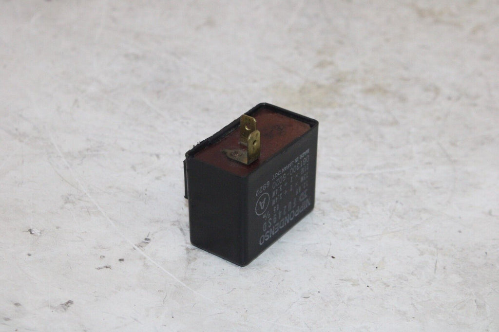 80-81 Suzuki Gs250T Oem Turn Signal Blinker Relay Flasher Switch