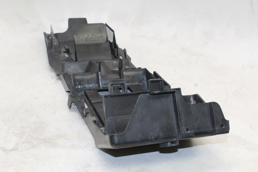 2006-07 Suzuki Gsxr600 750 Rear Tail Undertail Battery Tray Plastic 63111-01H00