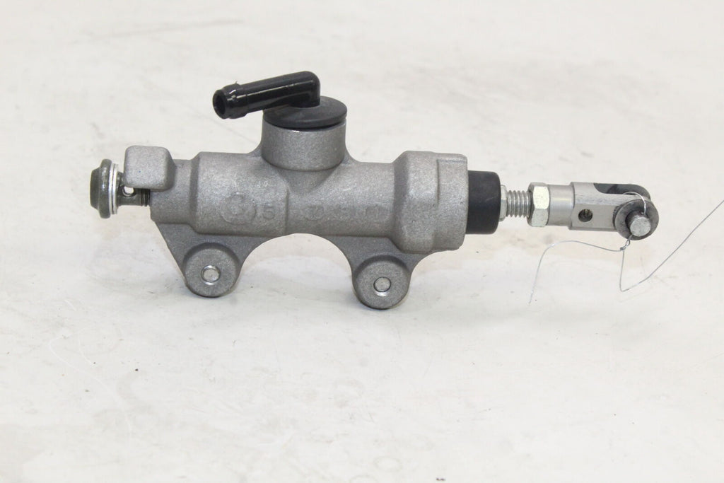 2006-07 Yamaha Yzf R6 Rear Back Brake Master Cylinder 2C0-2583V-01-00 Oem