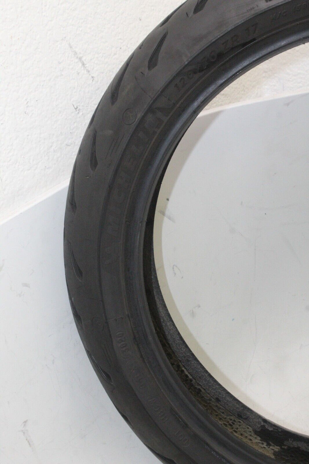 2002 Suzuki Bandit 1200 Oem Front Wheel Tire Michelin Road 5
