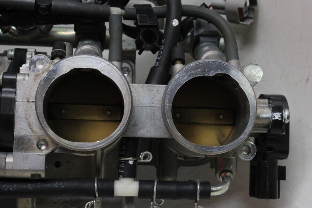 2008 Yamaha Yzf R1 Oem Main Fuel Injectors / Throttle Bodies