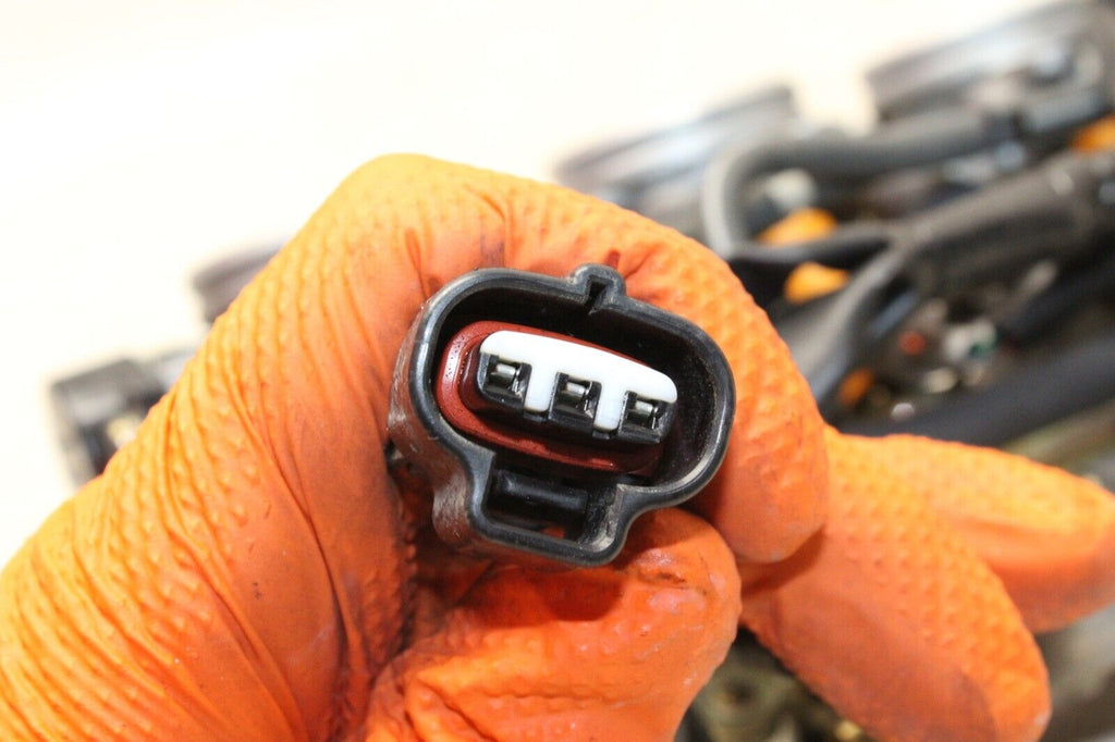 2006 Yamaha Fz6 Oem Main Fuel Injectors / Throttle Bodies