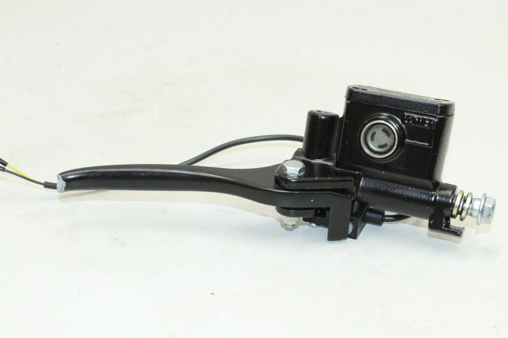 2023 Zinger 200Cc Front Master Cylinder W/ Lever Oem