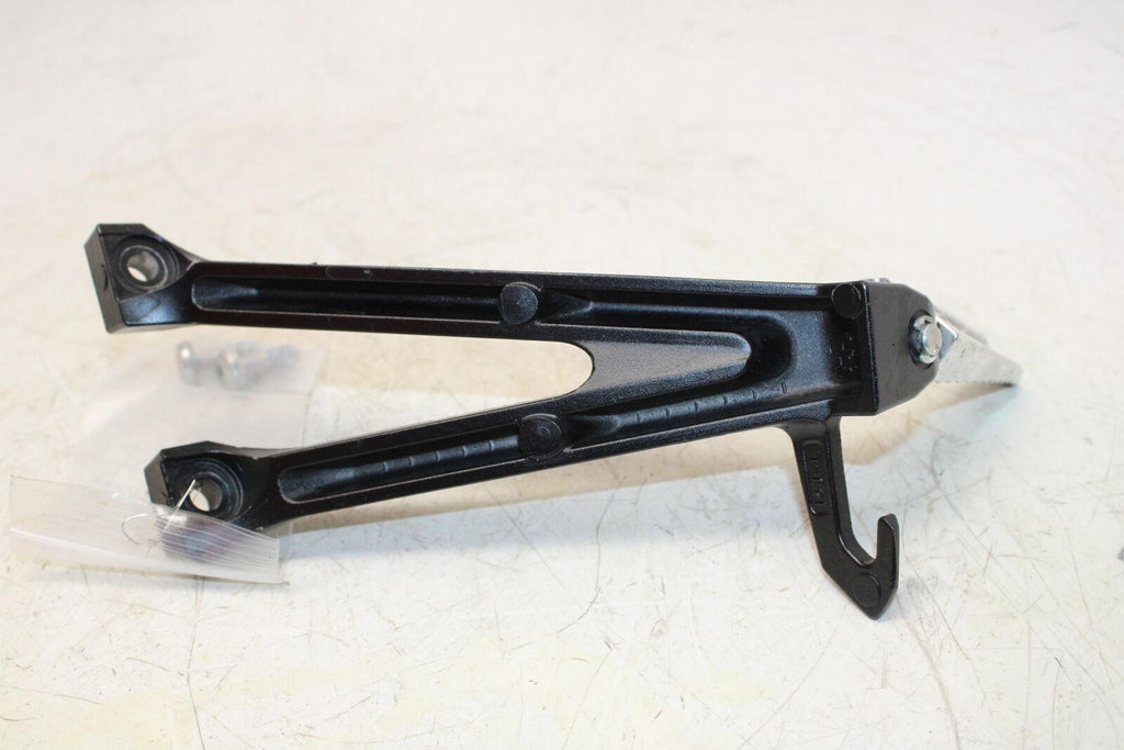 2011 Suzuki Gsxr750 Rear Back Passenger Peg Set Pair