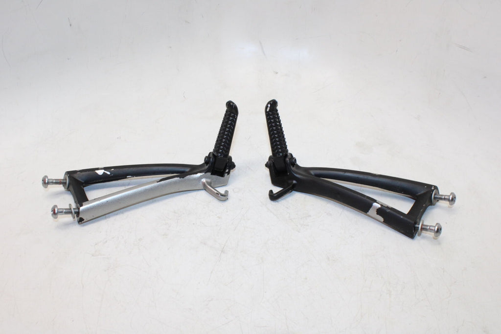 2009 Yamaha Yzf R6 Rear Back Passenger Peg Set Pair