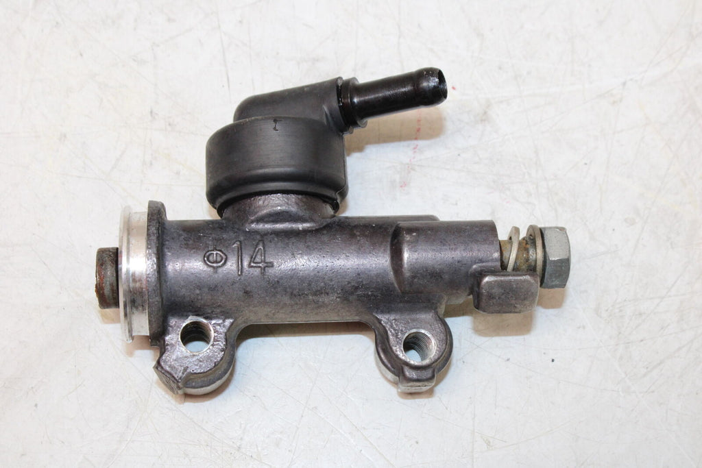 1983 Kawasaki Gpz750 Zx750A Rear Back Brake Master Cylinder W Reservoir