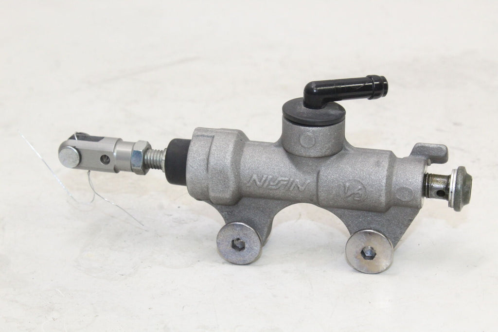 2006-07 Yamaha Yzf R6 Rear Back Brake Master Cylinder 2C0-2583V-01-00 Oem