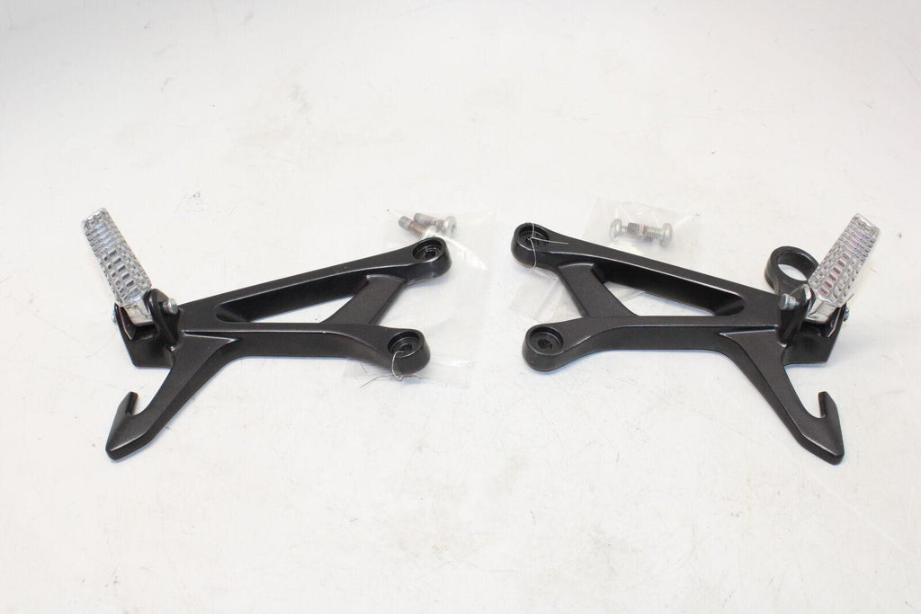 2019 Suzuki Gsxr250R Rear Back Passenger Peg Set Pair