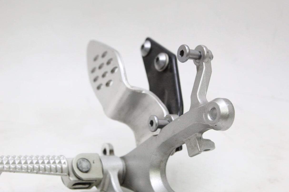 2004 Yamaha YZF R1 04-06 OEM RIGHT REARSET DRIVER FOOT PEG REST W BRAKE PEDAL