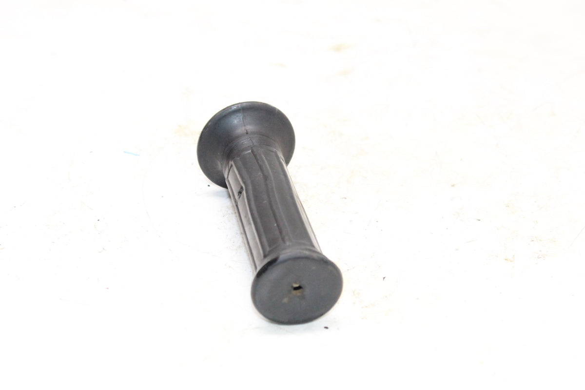 1983 Yamaha XC180 Riva 180 OEM Right Throttle Grip Tube Assembly