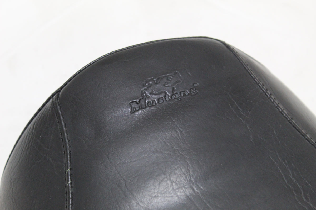 2005 Kawasaki Vulcan 1500 VN1500 Mustang Front Rider Solo Seat Black