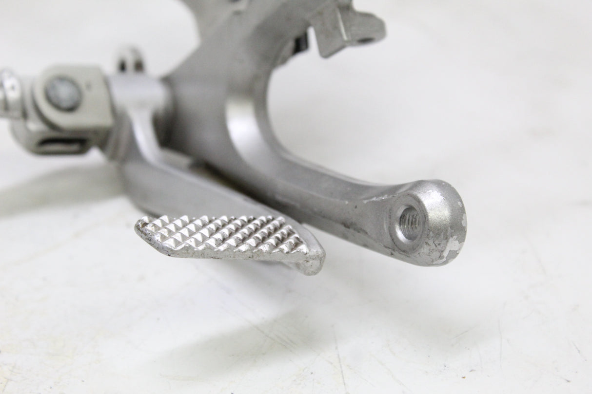 2004 Yamaha YZF R1 04-06 OEM RIGHT REARSET DRIVER FOOT PEG REST W BRAKE PEDAL
