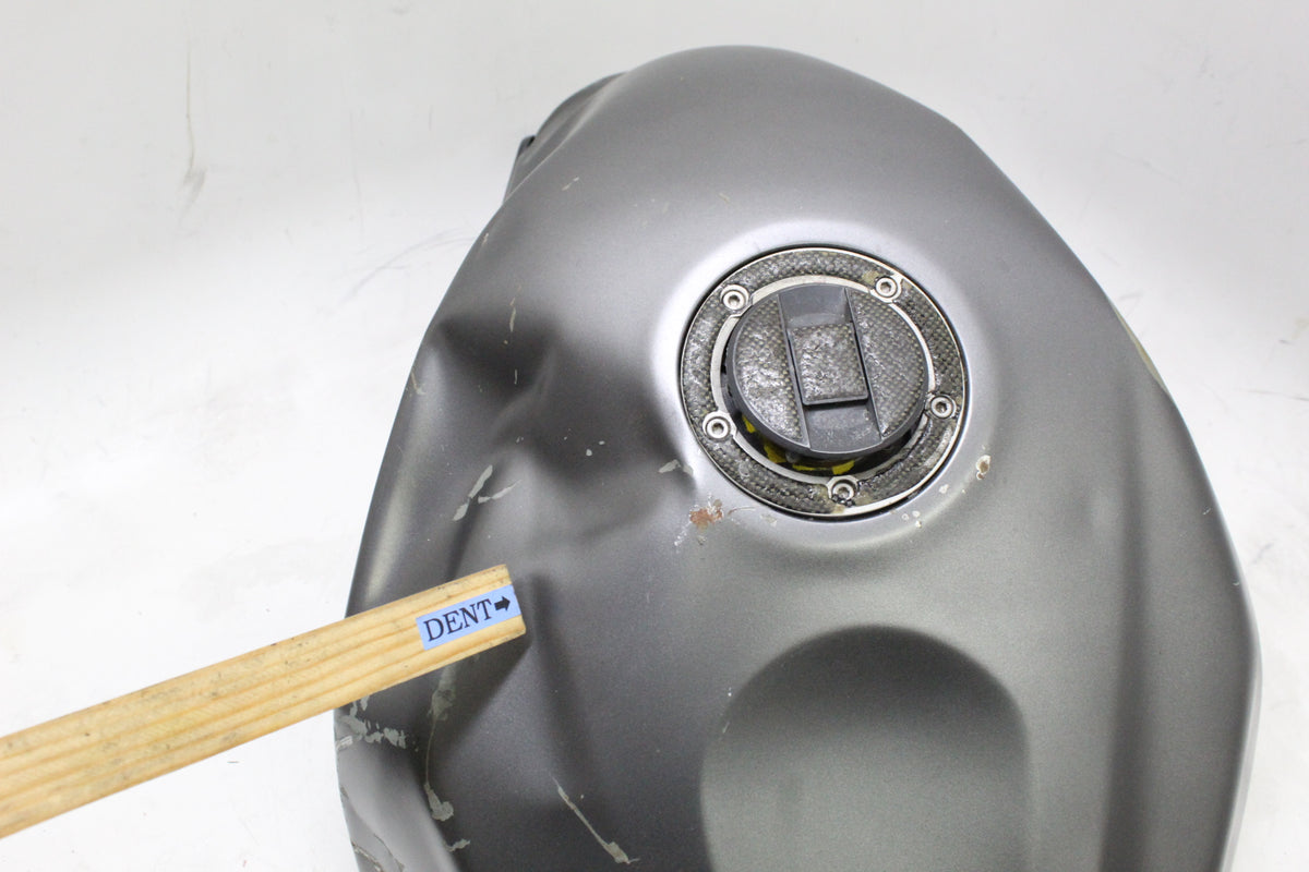 2004 SUZUKI GSXR600 OEM GAS FUEL TANK RESERVOIR W CAP DENT NO PUMP