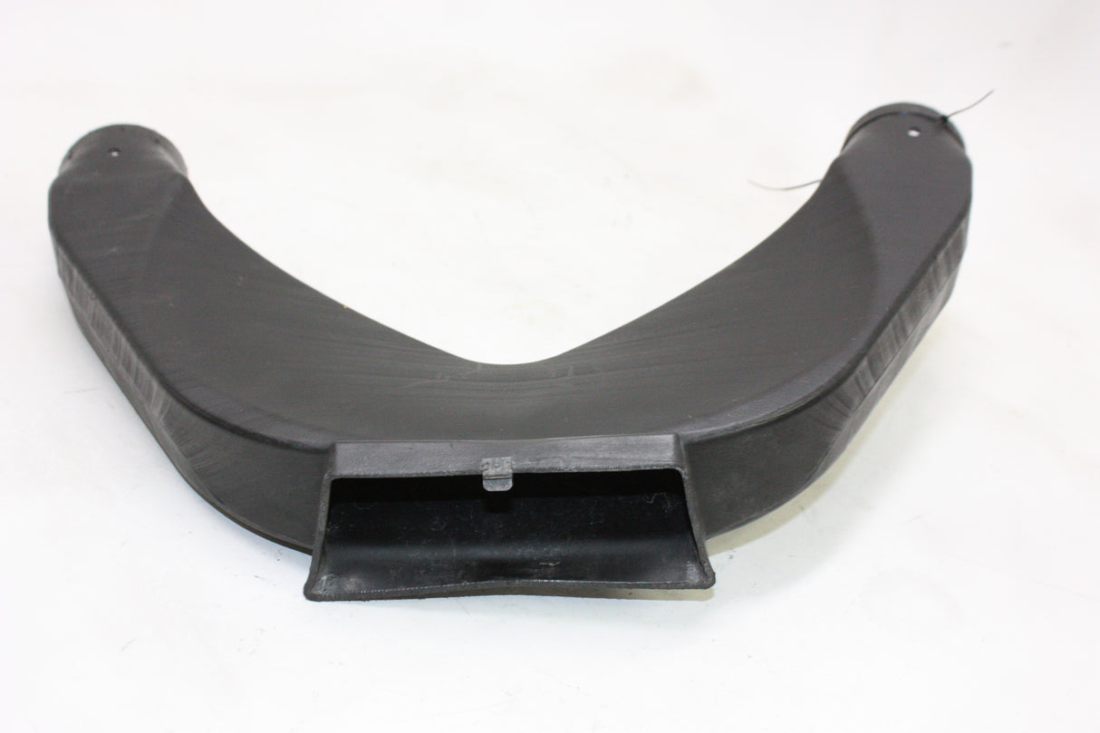 2004 Triumph Daytona 600 OEM CENTRE RAM AIR INTAKE DUCT SCOOP PIPE