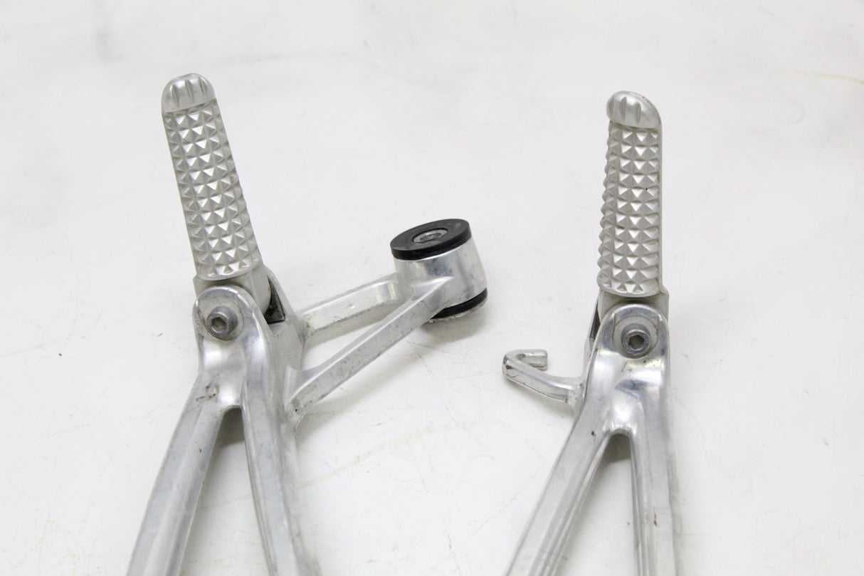2007 Yamaha YZF R6S OEM REAR BACK PASSENGER PEG SET PAIR