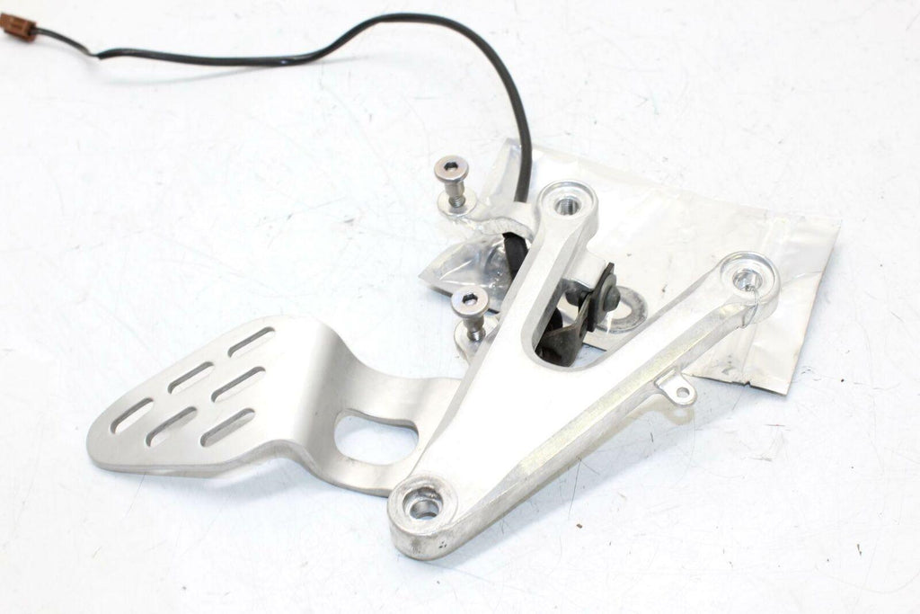 03-05 Yamaha Yzf R6s Left Rearset Rear Set Driver Foot Peg Bracket Mount Oem - Yamaha - Gold River Motorsports