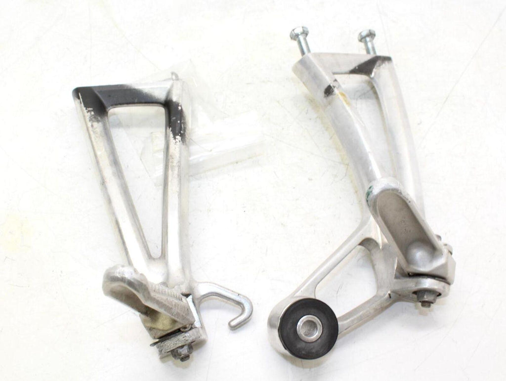 03-05 Yamaha Yzf R6 Rear Back Passenger Peg Set Pair Oem - Gold River Motorsports