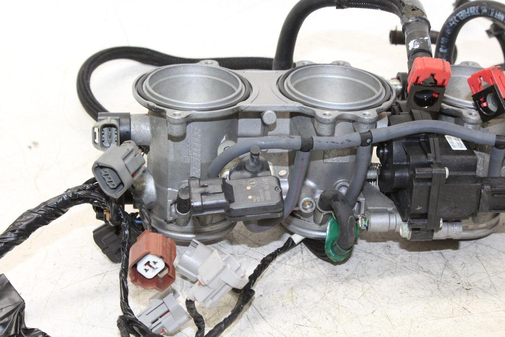 2010 Kawasaki Ninja Zx10r Zx1000f Main Fuel Injectors / Throttle Bodies Oem
