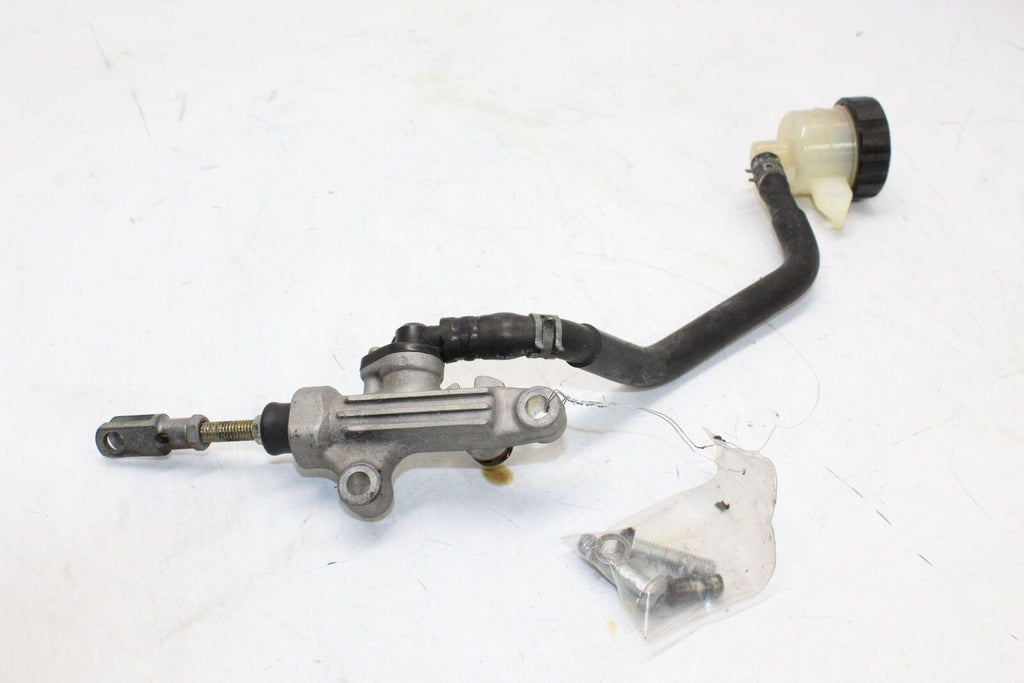 92-95 Yamaha Fzr1000 Rear Back Brake Master Cylinder Oem - Gold River Motorsports