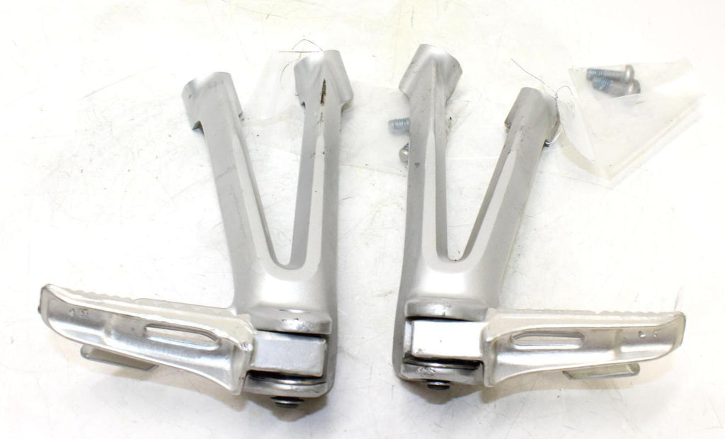 06-07 Suzuki Gsxr600 Rear Back Passenger Peg Set Pair - Gold River Motorsports