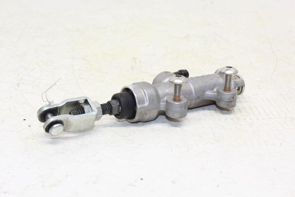 2013-14 Suzuki Gsxr1000 Rear Back Brake Master Cylinder 69600-47h10 Oem - Gold River Motorsports