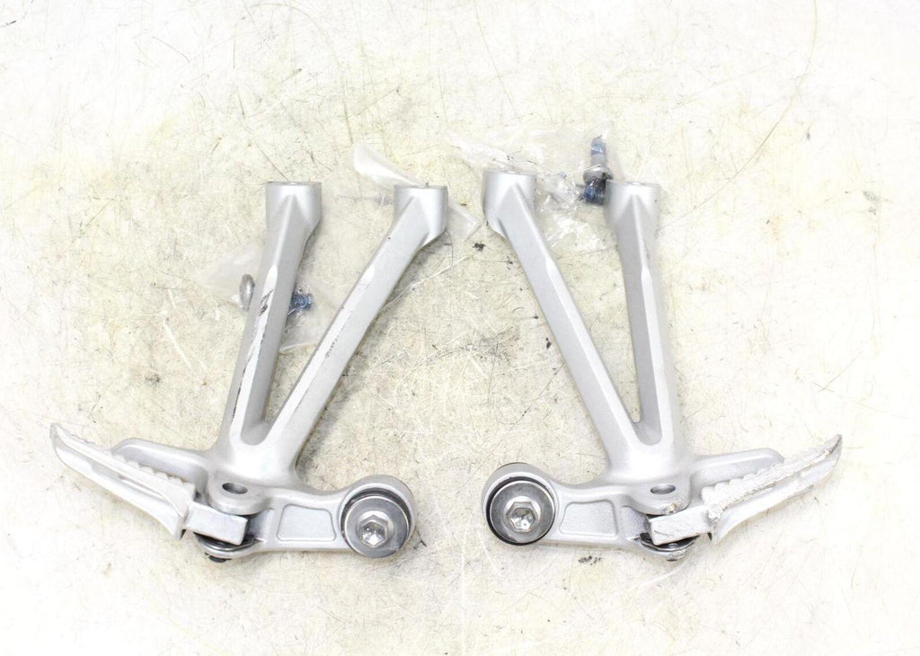 2007 Suzuki Gsxr1000 Rear Back Passenger Peg Set Pair