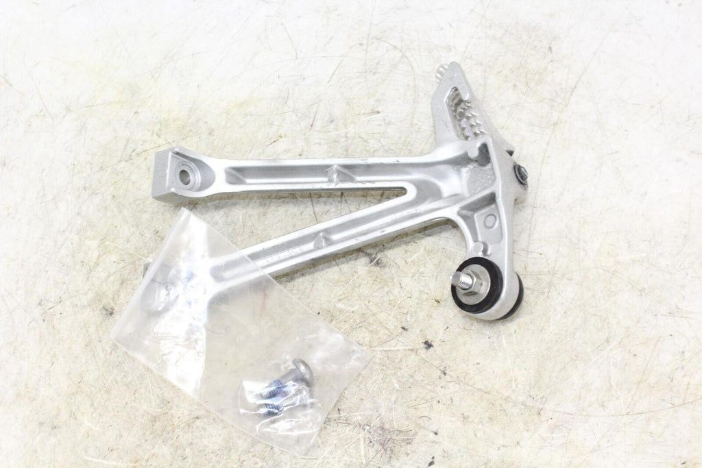 2007 Suzuki Gsxr1000 Rear Back Passenger Peg Set Pair