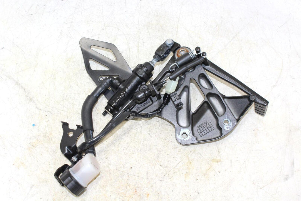 2017 Suzuki Gsxr1000R Right Rearset Rear Set Driver Foot Caliper Master Cylinder