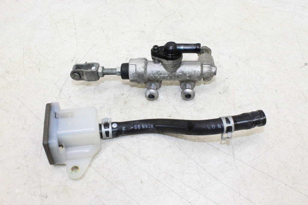 2005 Suzuki Bandit 1200 Gsf1200S Rear Back Brake Master Cylinder With Reservoir